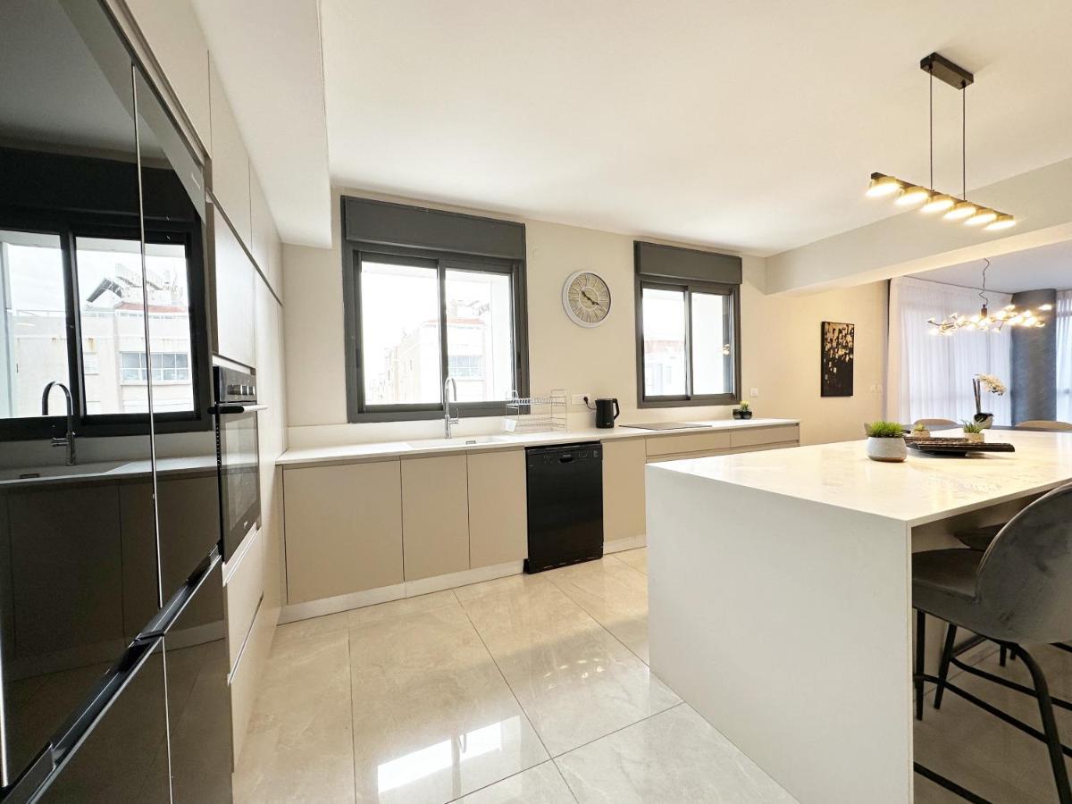Mini Penthouse Near The Beach ネタニア エクステリア 写真