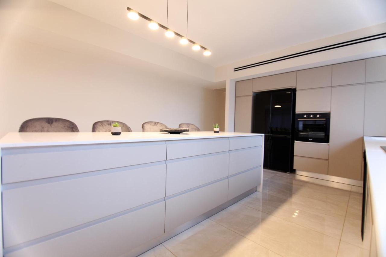 Mini Penthouse Near The Beach ネタニア エクステリア 写真